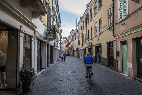 697DF20C-8325-4182-994D-4AD7A3AA1CD3 697DF20C-8325-4182-994D-4AD7A3AA1CD3